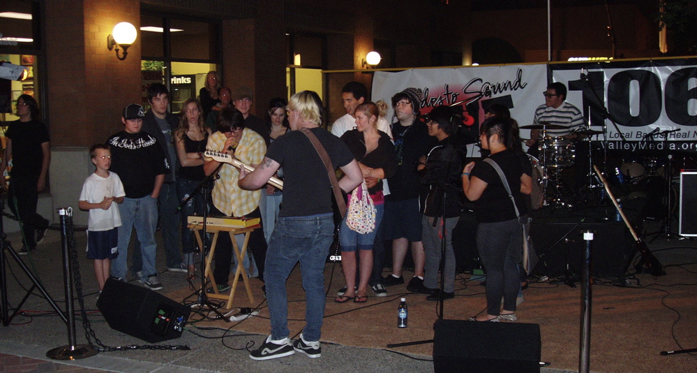  from Patterson Ca "the_panduhs" got the stage full of fans for a great time 